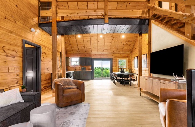 Hill Country Luxury Cabin