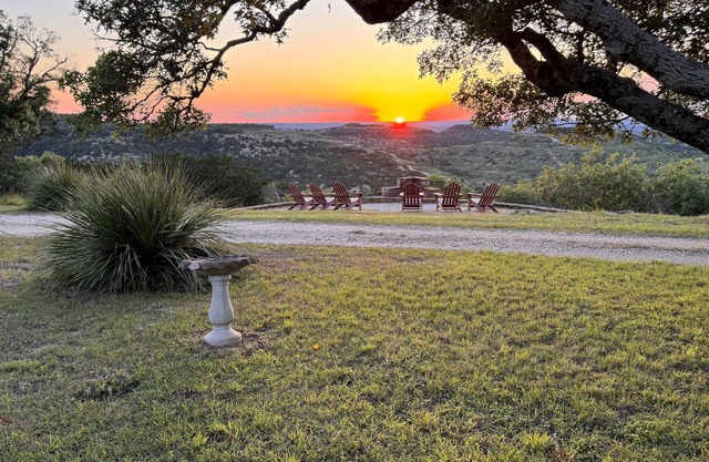Hill Country Views Fire Pit Hiking Trails 40 acres