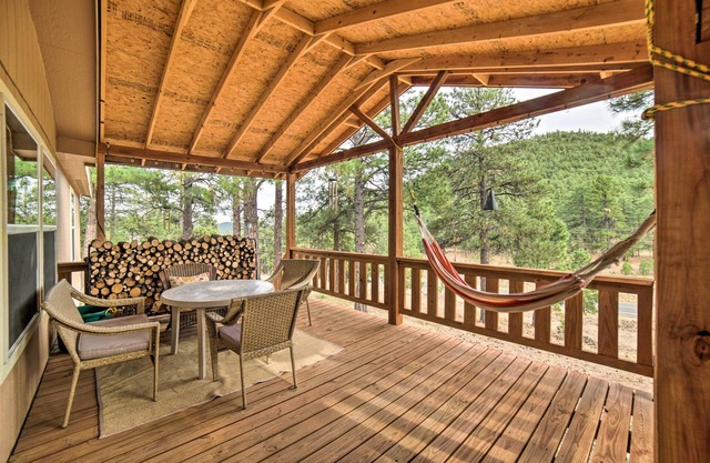 'Hilltop Hideout' w/Peaceful Mountain Views