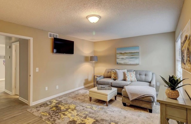 Hilton Head 2BR Townhouse | Walk to Shops and Dining