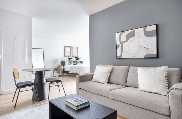Hip Back Bay Studio w/W/D, Gym & Roof, nr Copley Sq, by Blueground