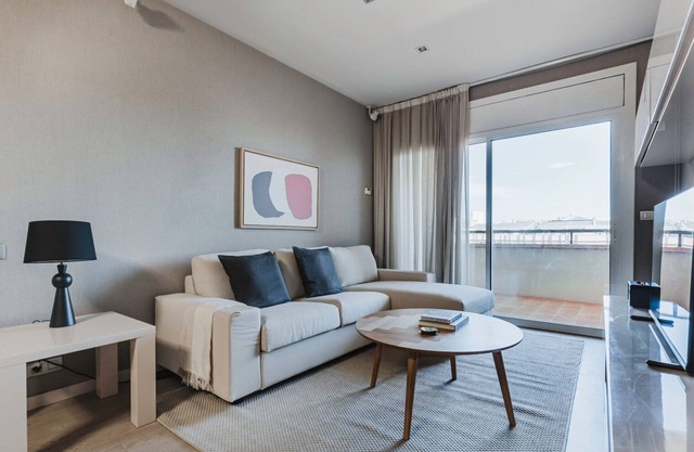 Hip Les Corts 3BR w/Swimming Pool & Parking, by Blueground