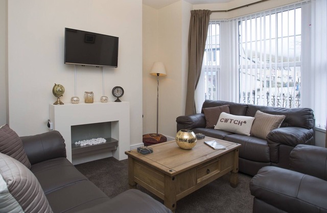 HIRFRON, family friendly, country holiday cottage in Llanberis