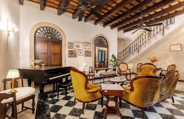Historic 4 Story Mansion w. Pool in Old San Juan