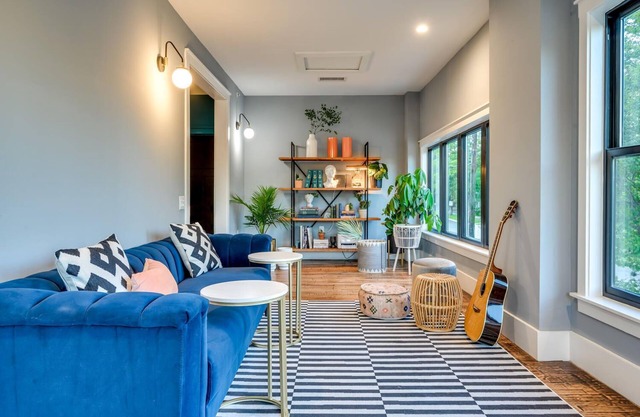 Historic Austin B&b: 4 Unique Suites, Sleeps 15!