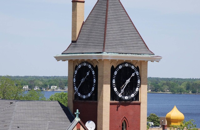 Historic Downtown Clock Tower View Condo-2 Bedroom