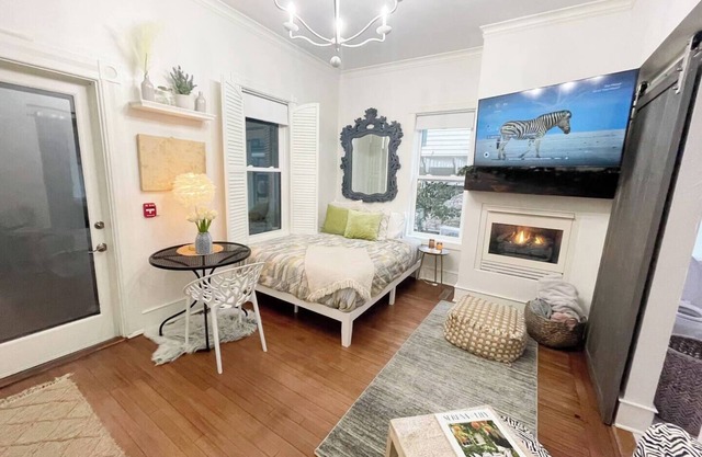 Historic Downtown Luxury-Lake-Coffee-Spa like BA