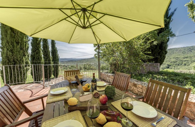 Historic Holding with wonderful swimming pool near Siena, Tuscany, Italy