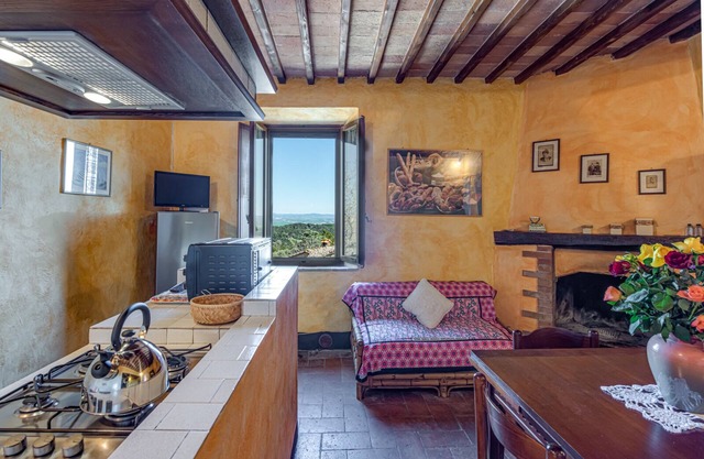 Historic Holding with wonderful swimming pool near Siena, Tuscany, Italy