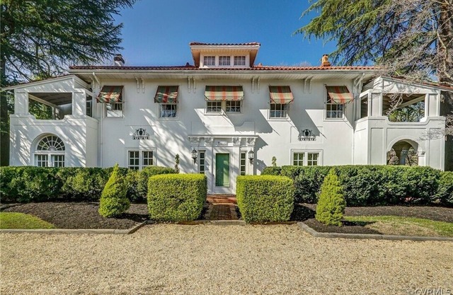 Historic Marshall house w/3 King sized beds, 11 total beds & saltwater Pool