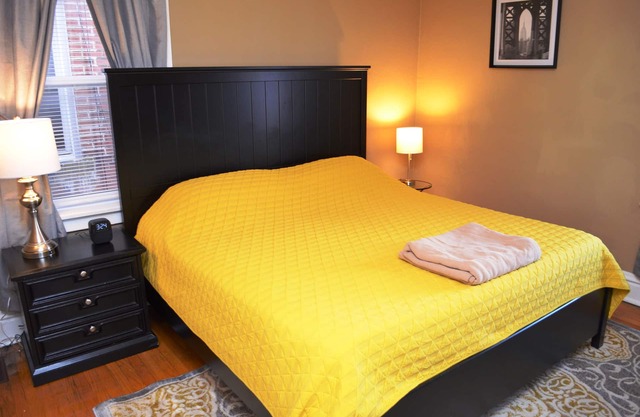 Historic Southwest Gardens Neighborhood, Convenient To Everything, King Bed 1W