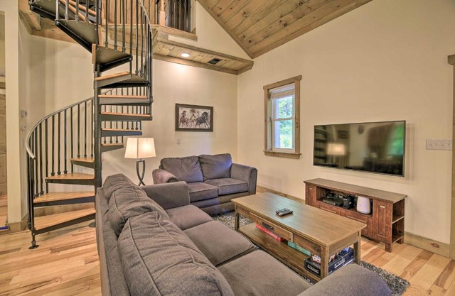 “Historic Stone Cottage” in Damascus with Fire Pit!