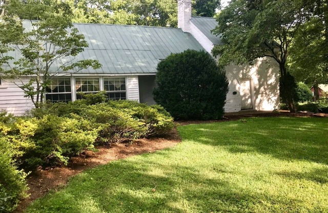 Historic Suite-23 miles from downtown Nashville