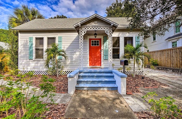 Historic Tarpon Springs Abode ~ 3 Mi to Beach
