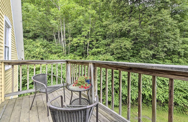 Historic Vermont Ski House w/Mountain Views!