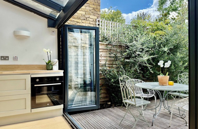 Historical Richmond Property 3Bd/2bthm w Garden/Parking (child/pet friendly!)