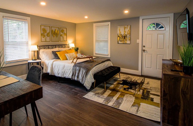 Historical Riverfront Marina 3 Bedroom 2.5 Bath Charmer!
