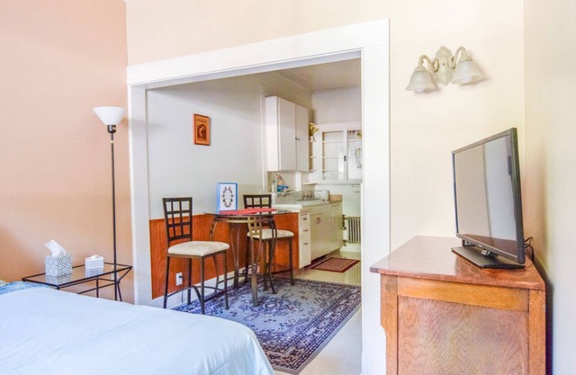 Historical Studio Apartment in Downtown Seward with Mt. Marathon View