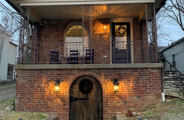 Hobbit House In The Ville!
