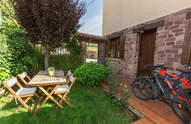 Holiday Home "Rustic Lodging Fresneda" with Mountain View & Garden