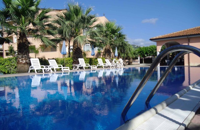 Holiday apartment with air conditioning and pool