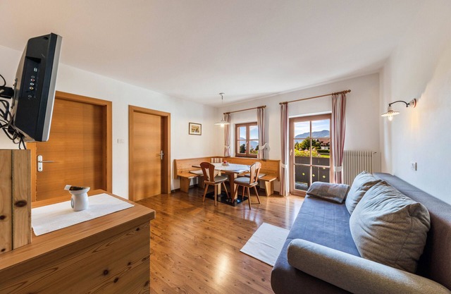 Holiday Apartment "Florerhof Flieder" with Mountain View, Sauna, Wi-Fi & Garden