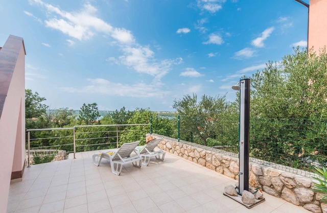 Holiday apartment 250 m from the beach