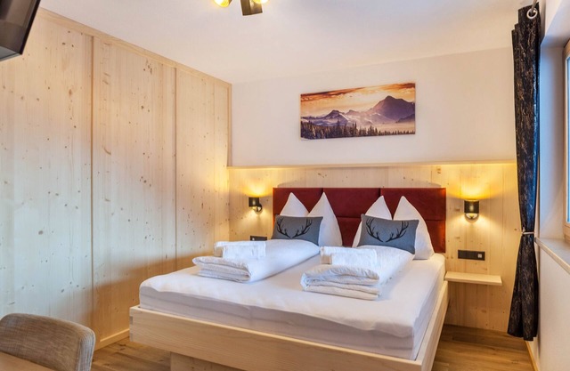 Holiday Apartment "Bergglück Stummerberg" with Mountain View, Private Terrace & Wi-Fi