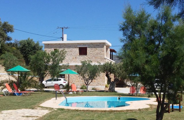 Holiday apartment in the country, pool, large garden, wifi| Triopetra, Crete