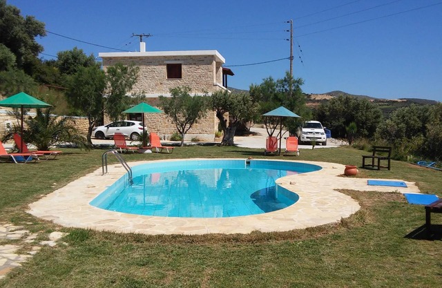 Holiday apartment in the country, pool, large garden, wifi| Triopetra, Crete