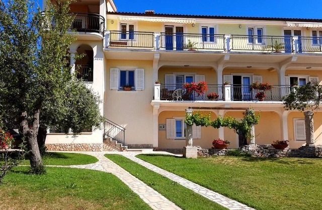 Holiday apartment Ližnjan for 1 - 4 persons with 2 bedrooms - Holiday apartment
