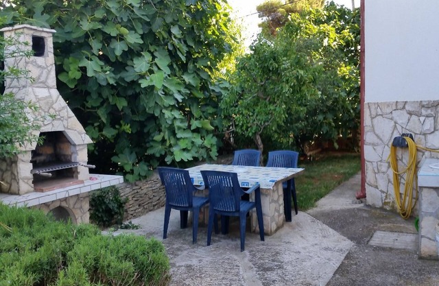Holiday apartment Ližnjan for 1 - 4 persons with 2 bedrooms - Row house