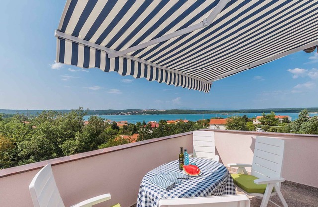 Holiday apartment mit Klimaanlage und Meerblick