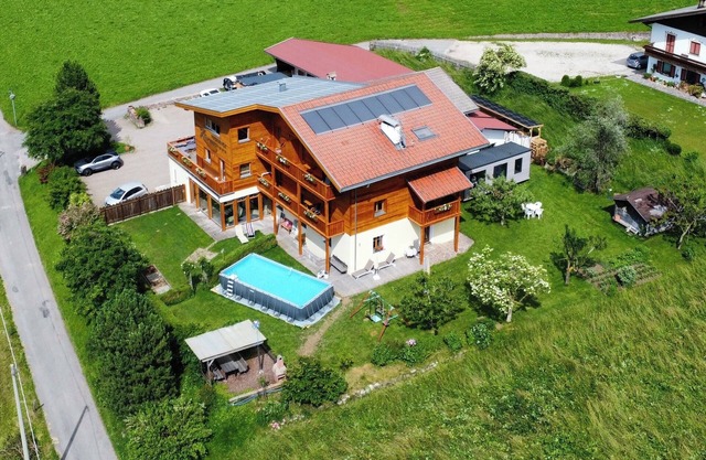 Holiday Apartment 'Residenz Zirmer Wohnung Feuer' with Mountain View, Shared Garden and Wi-Fi