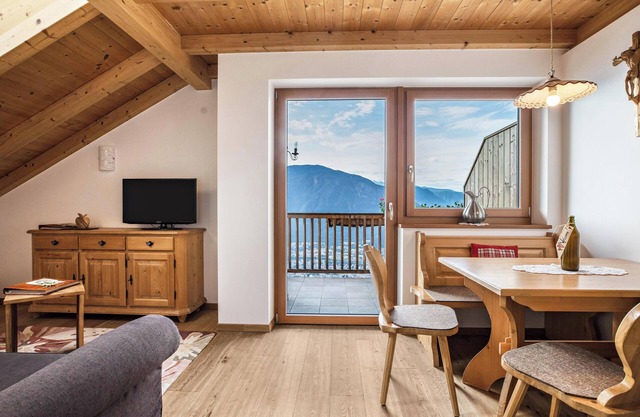 Holiday Apartment "Rosengarten - Wernerhof" with Mountain View, Wi-Fi, Balcony and Garden