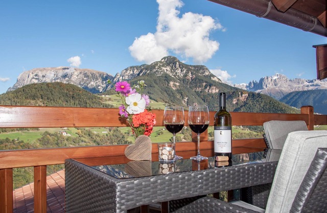 Holiday Apartment "Schlern - Heigler Hof" with Mountain View, Wi-Fi, Balcony, Sauna & Terrace