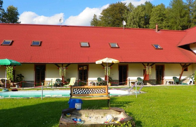 Holiday apartment with outdoor pool and WiFi