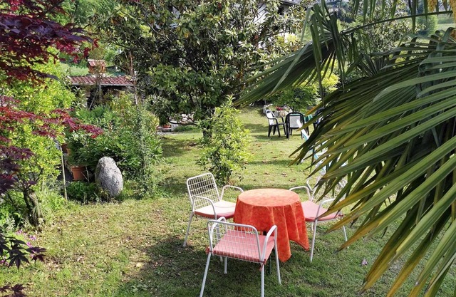 Holiday apartment with lawn for sunbathing