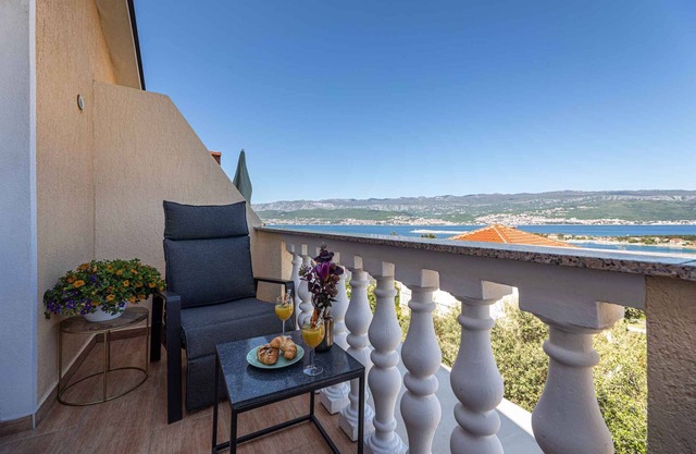 Holiday apartment with barbecue and pool
