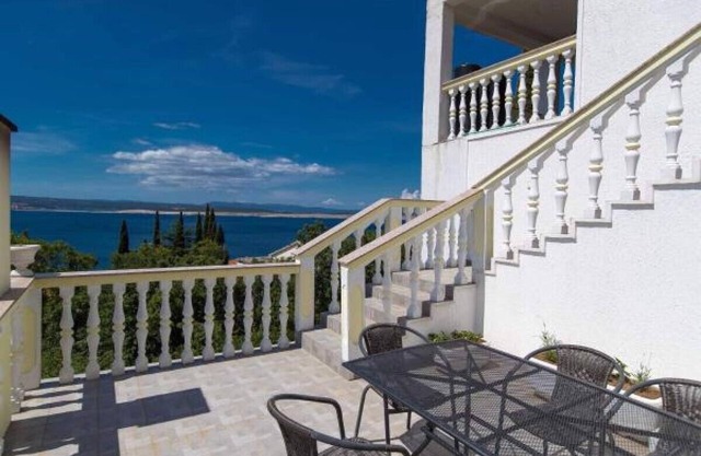 Holiday apartment with sea view and air conditioning