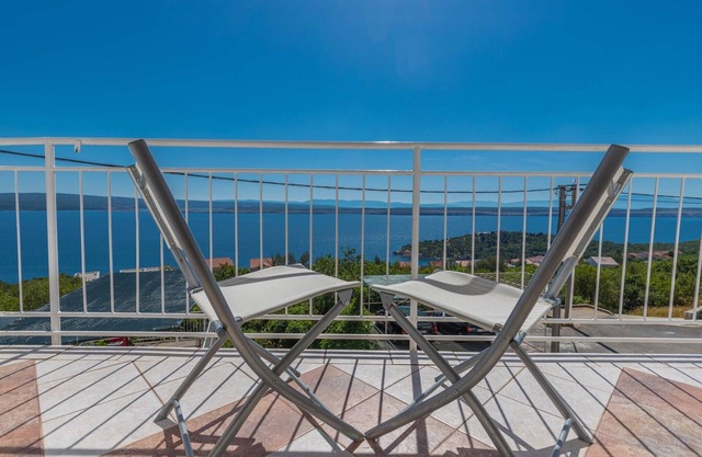 Holiday apartment with sea view and air conditioning