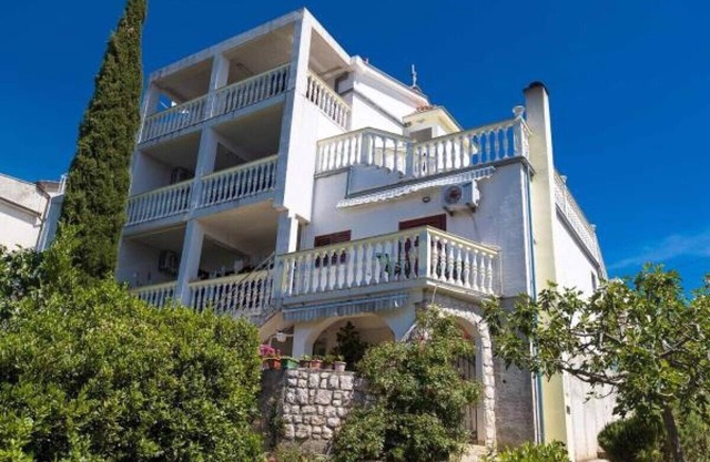 Holiday apartment with sea view and air conditioning