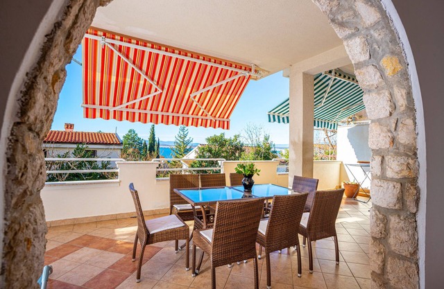 Holiday apartment with sea view and air conditioning