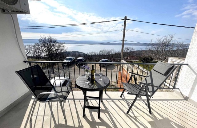 Holiday apartment with air conditioning and sea views