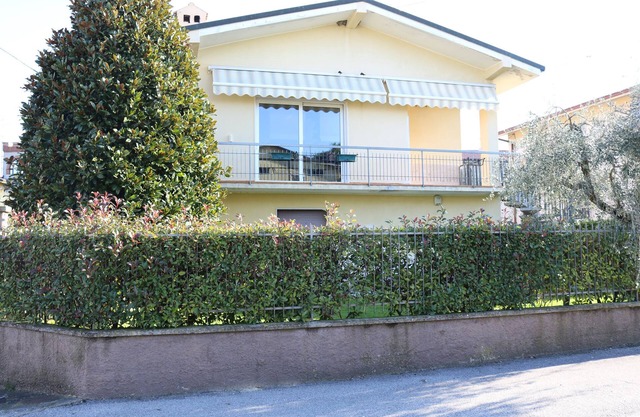 Holiday apartment with large garden