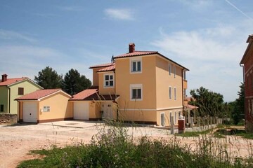 Holiday apartment with sea view