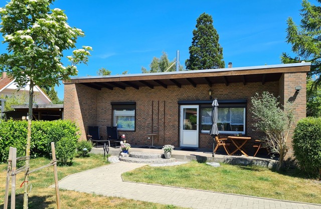 Holiday bungalow with terrace in Zwergenweg 34 in Grömitz-Lensterstrand