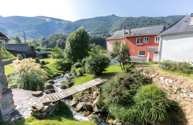 Holiday Home 'Ainerak' with Mountain View, Private Pool and Wi-Fi