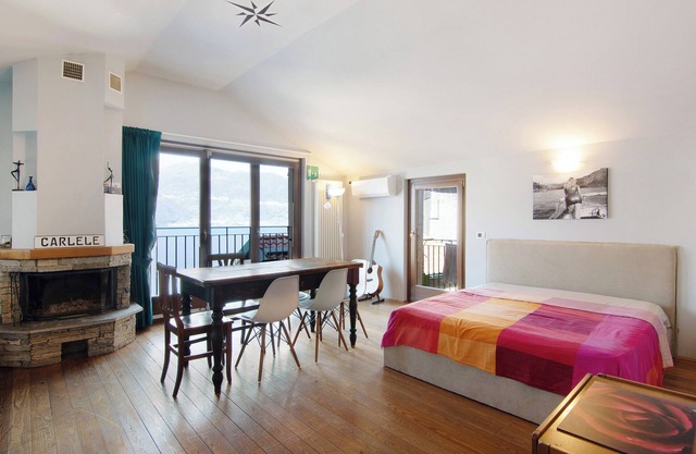 Holiday Home "Bernhouse" with Lake View, Balcony & Wi-Fi