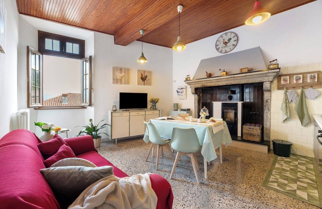 Holiday Home 'Casa Venanzio' with Lake View and hot tub
